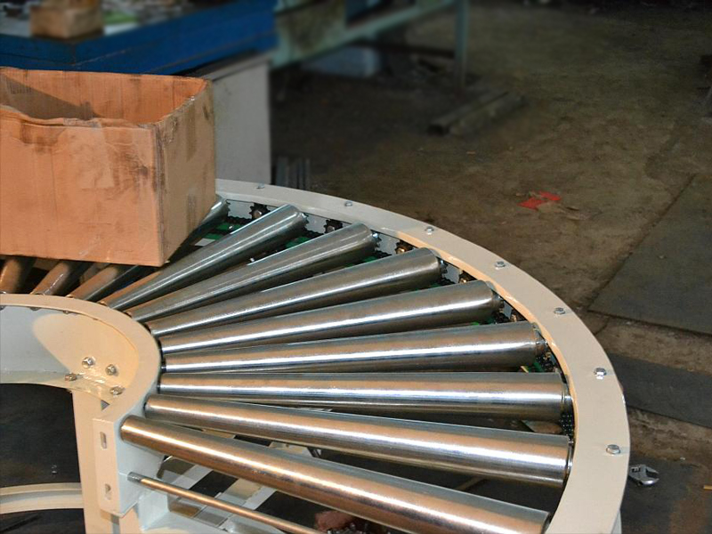 Single Sprocket Driven Curved Roller Conveyor Transportador de rolos curvos acionados por roda dentada única
