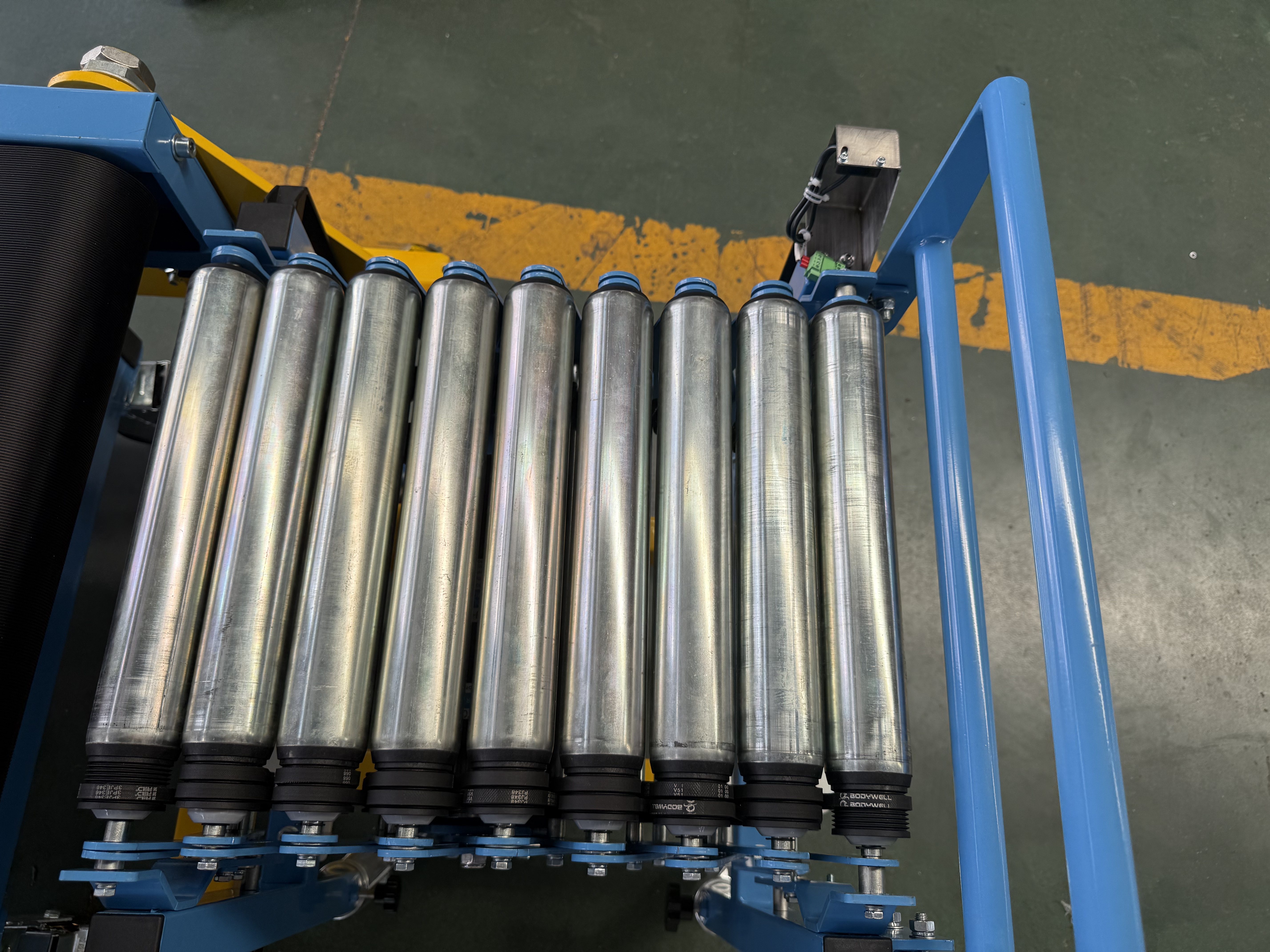 A Movable Variable Amplitude Truck Loading and Unloading Belt Conveyor 32948DD4EC2A37A14504D6CB277896BE