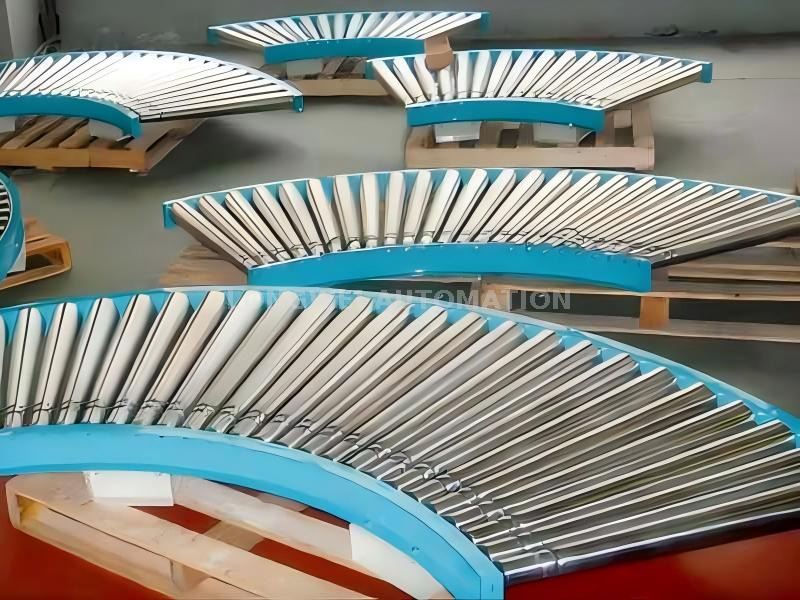 Transportador de rolos curvos acionados por correia O para serviços médios