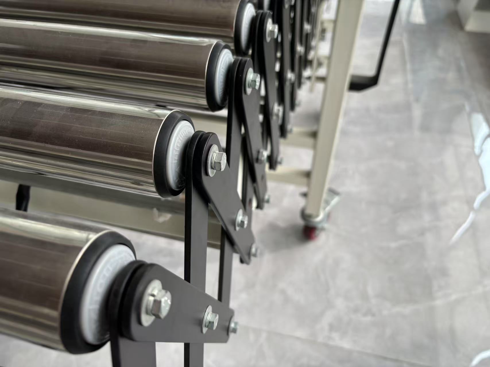 fixa&ccedil;&atilde;o flex&iacute;vel de transportador expans&iacute;vel