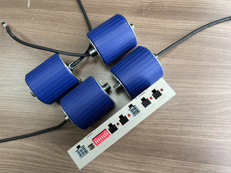 1 controlador aciona 4 rolos