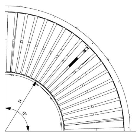 Transportador de rolos curvos acionados por roda dentada dupla
