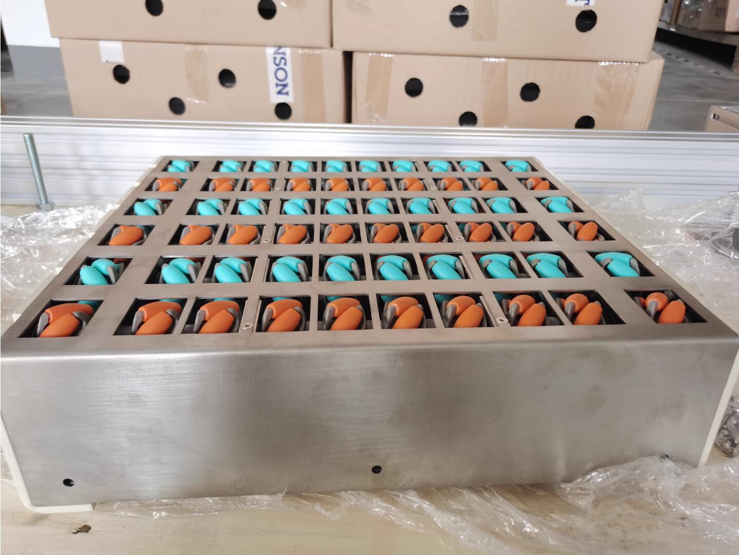 Rolo de acionamento do motor DC que aciona o m&oacute;dulo classificador de roda mecanum