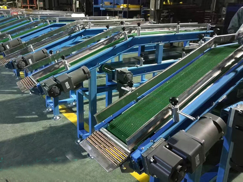 Transportador de correia inclinado